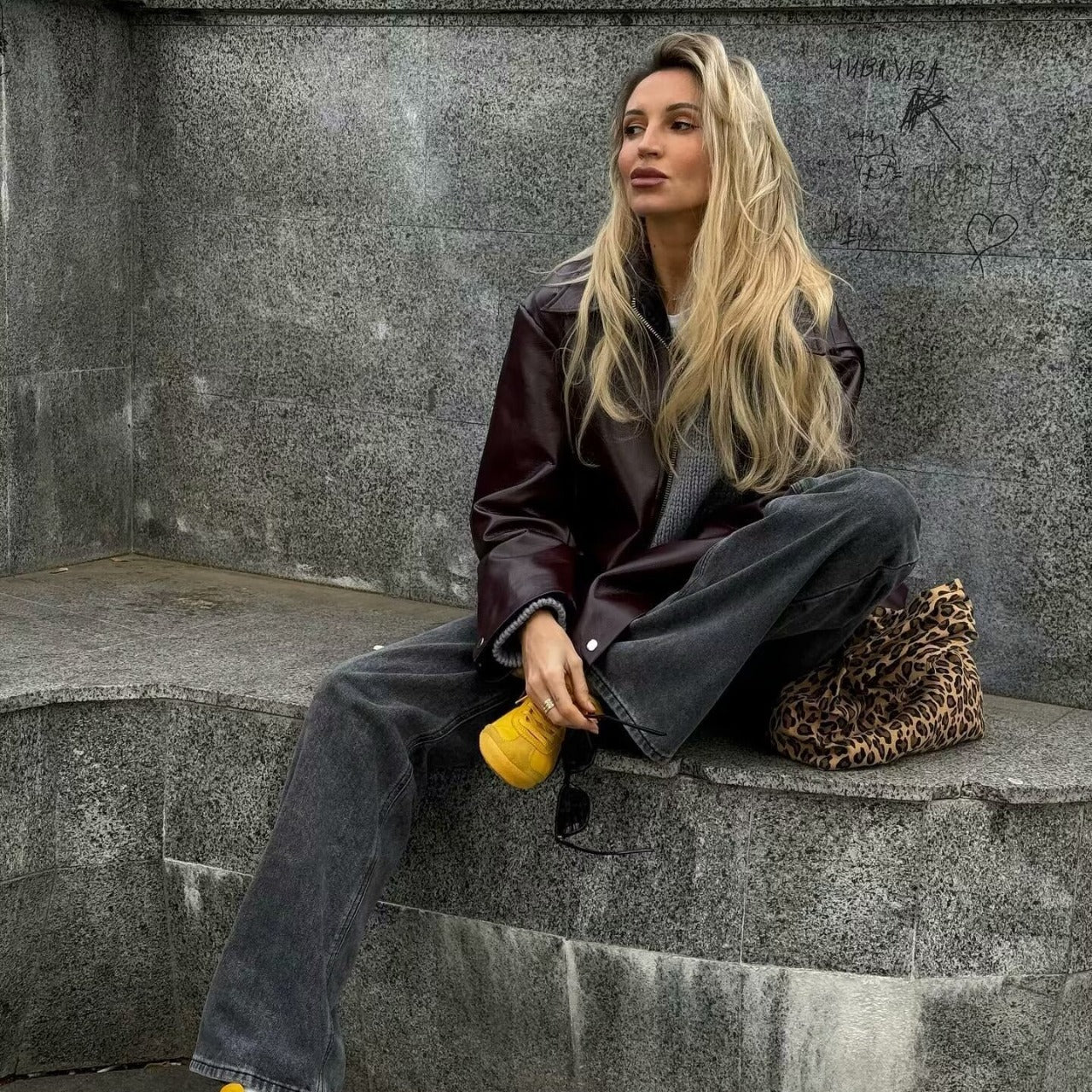 Einfarbige Reversjacke mit Reißverschluss Modische Freizeit-Lederjacke mit langen Ärmeln Oberteile Damenbekleidung